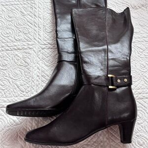 NWOT Liz Claiborne “Sherry” Dark Brown Women's Boots (with flaws) Sz 8.5